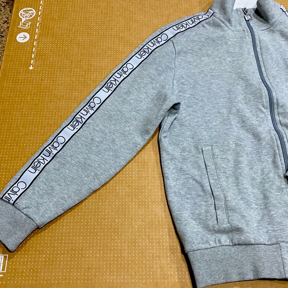Calvin Klein full zip collared long sleeve. - Picture 4 of 5